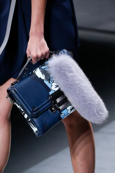 Look 19